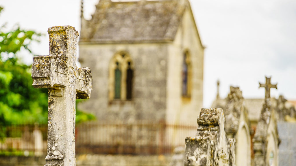 Can You Bury an Urn With a Casket?